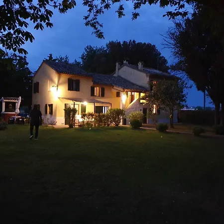 La Valle Del Poeta Bed & Breakfast 3*